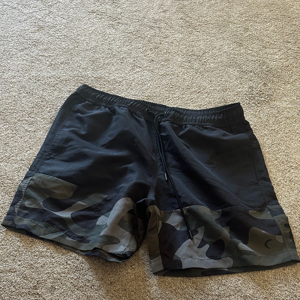 Zyia Men's Black Camo Swim Shorts size M